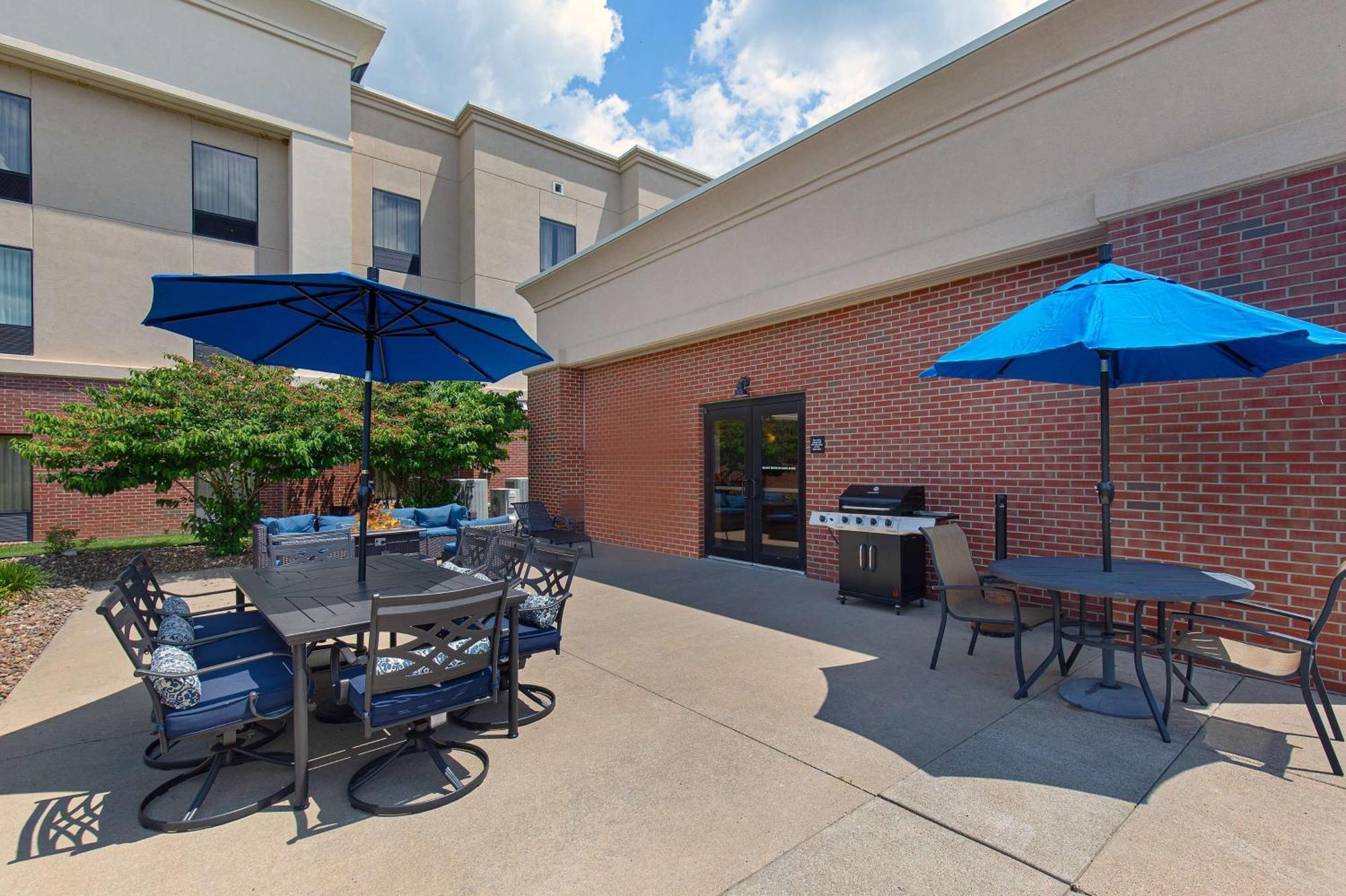 Hampton Inn & Suites Madisonville Exterior foto
